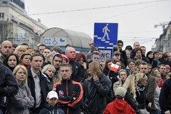 Uroczystości na lotnisku i przejazd konduktu z ciałem Prezydenta