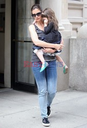 Katie Holmes z Suri