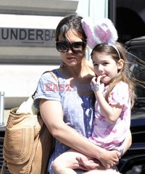 Katie Holmes z Suri