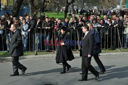 Uroczystości na lotnisku i przejazd konduktu z ciałem Prezydenta