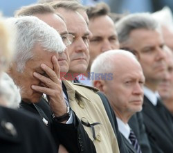 Uroczystości na lotnisku i przejazd konduktu z ciałem Prezydenta