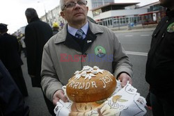 Przeniesienie historycznego krzyża księdza Jerzego Popiełuszki