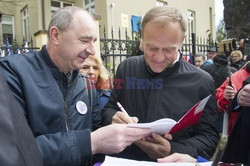 Tusk, Komorowski i Kijowski odsłonili tablicę Władysława Bartoszewskiego