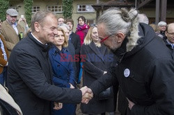 Tusk, Komorowski i Kijowski odsłonili tablicę Władysława Bartoszewskiego