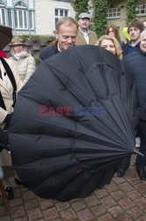 Tusk, Komorowski i Kijowski odsłonili tablicę Władysława Bartoszewskiego