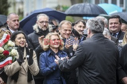 Tusk, Komorowski i Kijowski odsłonili tablicę Władysława Bartoszewskiego