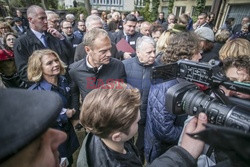 Tusk, Komorowski i Kijowski odsłonili tablicę Władysława Bartoszewskiego