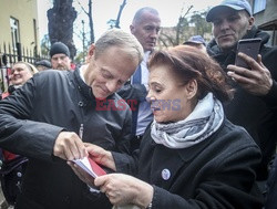 Tusk, Komorowski i Kijowski odsłonili tablicę Władysława Bartoszewskiego