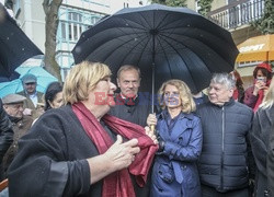 Tusk, Komorowski i Kijowski odsłonili tablicę Władysława Bartoszewskiego