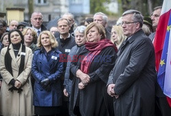 Tusk, Komorowski i Kijowski odsłonili tablicę Władysława Bartoszewskiego