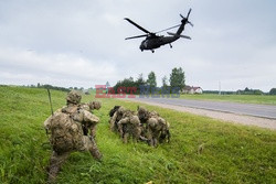 Ćwiczenia wojskowe NATO na Litwie - Eyevine