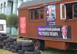 Protestujący sprzed SN gotowi przywitać Trumpa