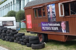 Protestujący sprzed SN gotowi przywitać Trumpa