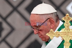 Papież Franciszek doznał obrażeń podczas przejazdu papamobile w Kolumbii 