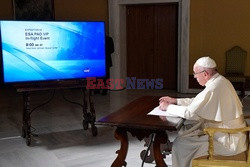 Papież rozmawia z kosmonautami