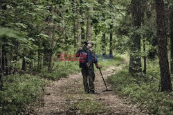 Poszukiwacze starych militariów w Polsce - Eyevine