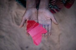 Zabawki dzieci z obozu Cox's Bazar - AFP