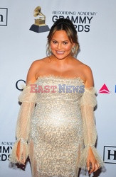 Chrissy Teigen z pokaźnym brzuszkiem