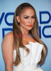 Wykonturowana twarz Jennifer Lopez