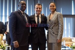 Emmanuel Macron i Rihanna w Dakarze