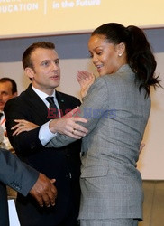 Emmanuel Macron i Rihanna w Dakarze