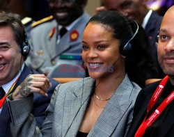 Emmanuel Macron i Rihanna w Dakarze