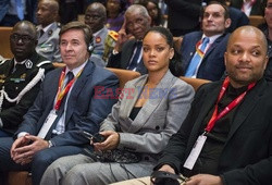 Emmanuel Macron i Rihanna w Dakarze