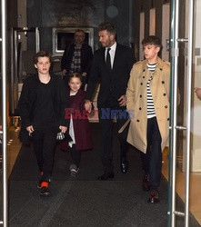 Rodzina Beckhamów w restauracji