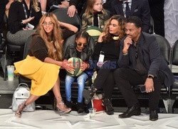 Beyonce i Blue Ivy na meczu