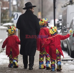 Londyńscy Żydzi obchodzą święto Purim - Eyevine