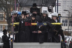 Londyńscy Żydzi obchodzą święto Purim - Eyevine