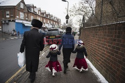 Londyńscy Żydzi obchodzą święto Purim - Eyevine