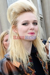 Punkowa Elle Fanning na wybiegu