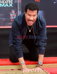 Lionel Richie odciska swoje dłonie i stopy