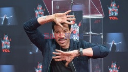 Lionel Richie odciska swoje dłonie i stopy