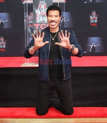 Lionel Richie odciska swoje dłonie i stopy