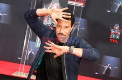 Lionel Richie odciska swoje dłonie i stopy