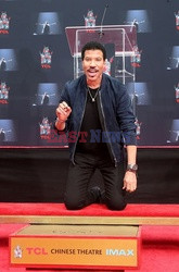 Lionel Richie odciska swoje dłonie i stopy