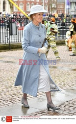 Brytyjska rodzina królewska i goście w Westminister Abbey