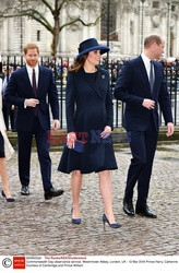 Brytyjska rodzina królewska i goście w Westminister Abbey