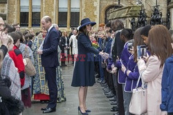 Brytyjska rodzina królewska i goście w Westminister Abbey