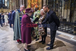 Brytyjska rodzina królewska i goście w Westminister Abbey