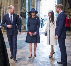 Brytyjska rodzina królewska i goście w Westminister Abbey