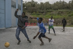 Życie uchodźców na greckiej wyspie Lesbos - NYT