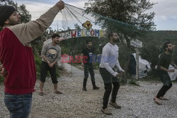 Życie uchodźców na greckiej wyspie Lesbos - NYT