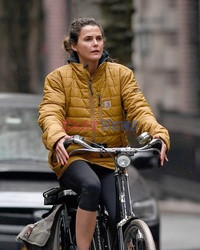 Keri Russell jeździ na rowerze