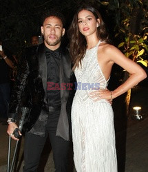 Neymar i Bruna Marquezine na imprezie amfAR w Sao Paulo