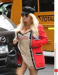 Jessica Simpson w bardzo krótkiej sukience