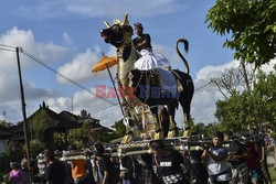 Ceremonia kremacji na wyspie Bali - AFP