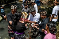 Ceremonia kremacji na wyspie Bali - AFP